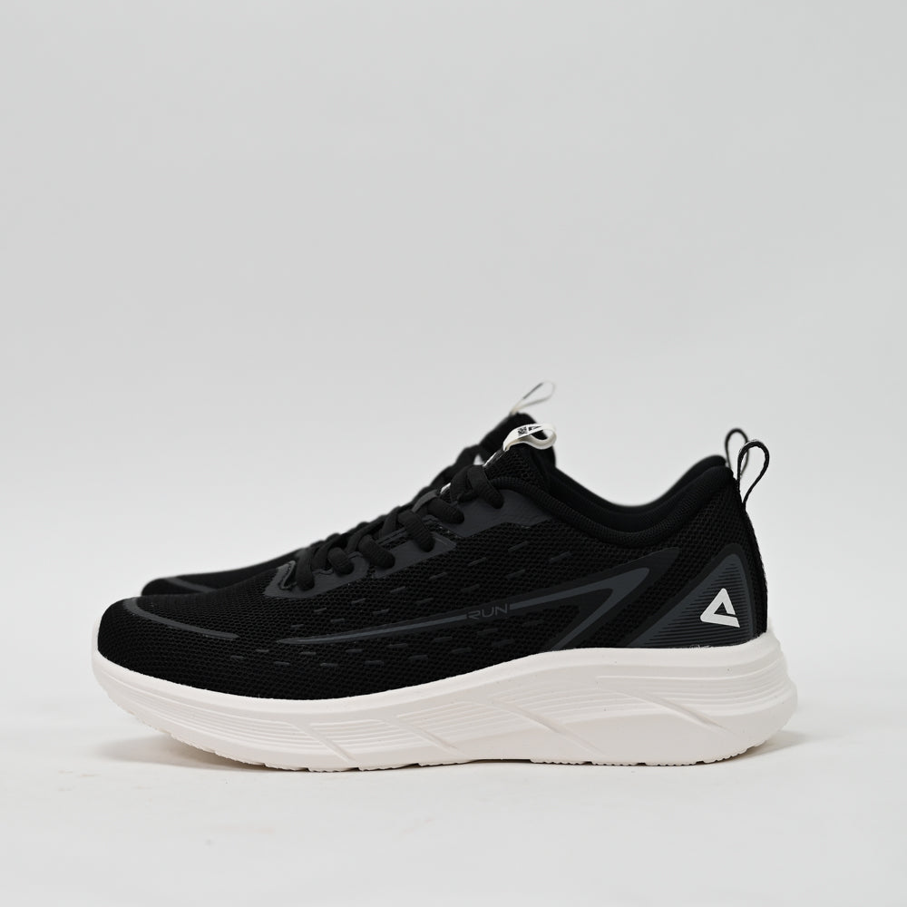 PEAK FOOTWEAR