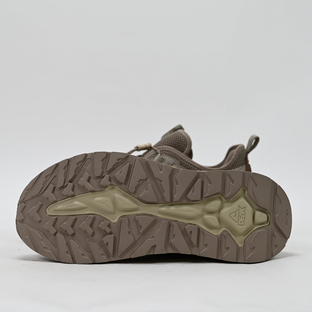 PEAK FOOTWEAR