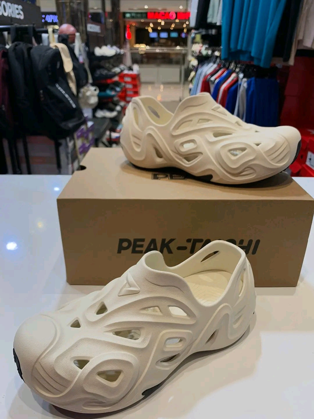 PEAK TAICHI SANDALS