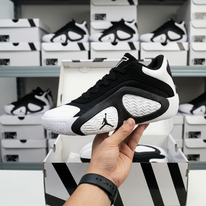 NIKE  AIR JORDAN Tatum 2