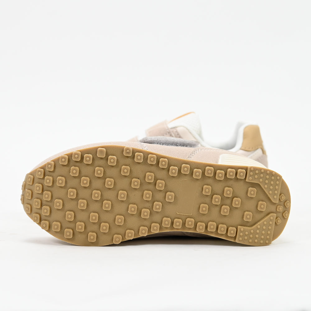 PEAK FOOTWEAR