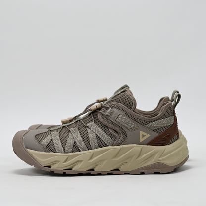 PEAK FOOTWEAR