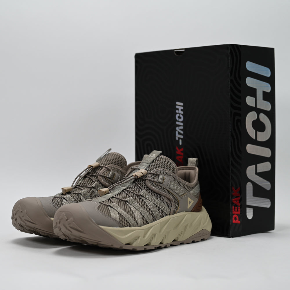 PEAK FOOTWEAR