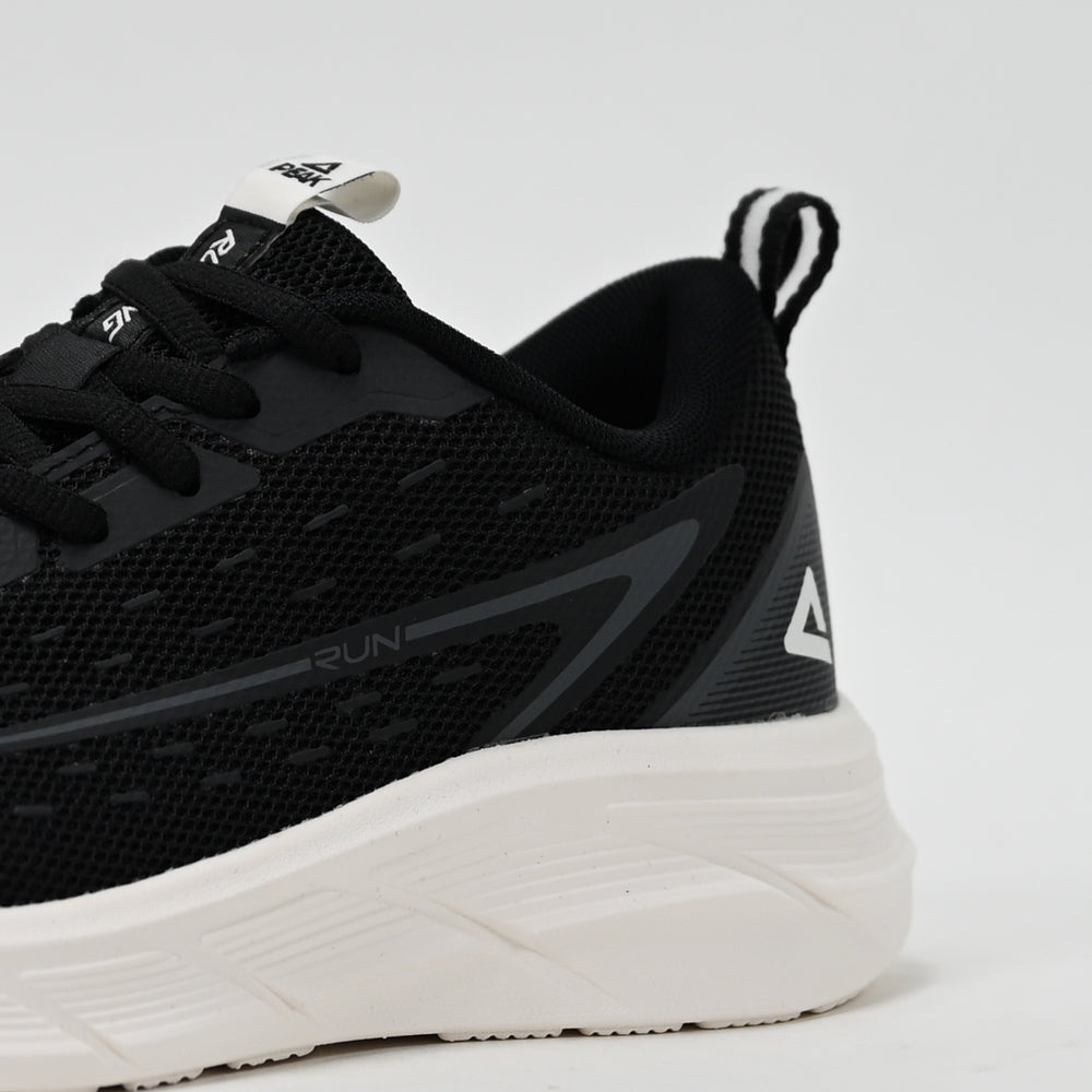 PEAK FOOTWEAR