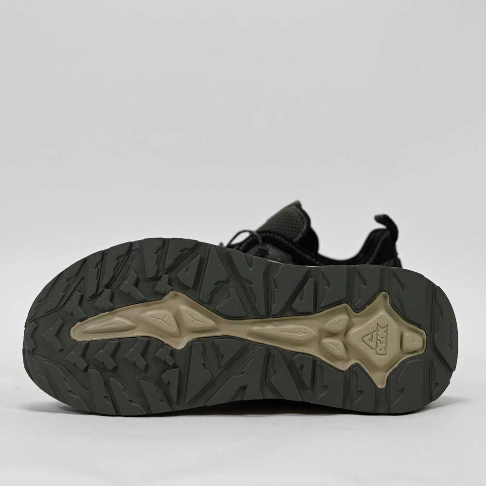 PEAK FOOTWEAR