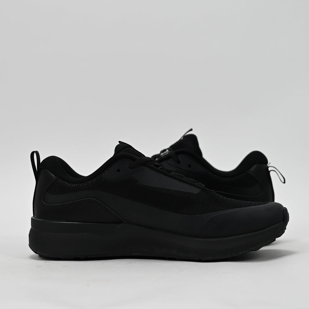 PEAK FOOTWEAR