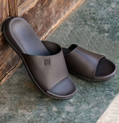 PUCA  SLIPPERS CRATER BROWN. 10934
