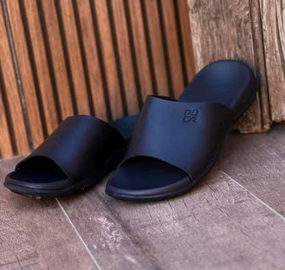 PUCA SLIPPERS CRATER BLACK.   10933