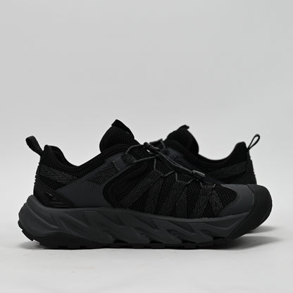 PEAK FOOTWEAR