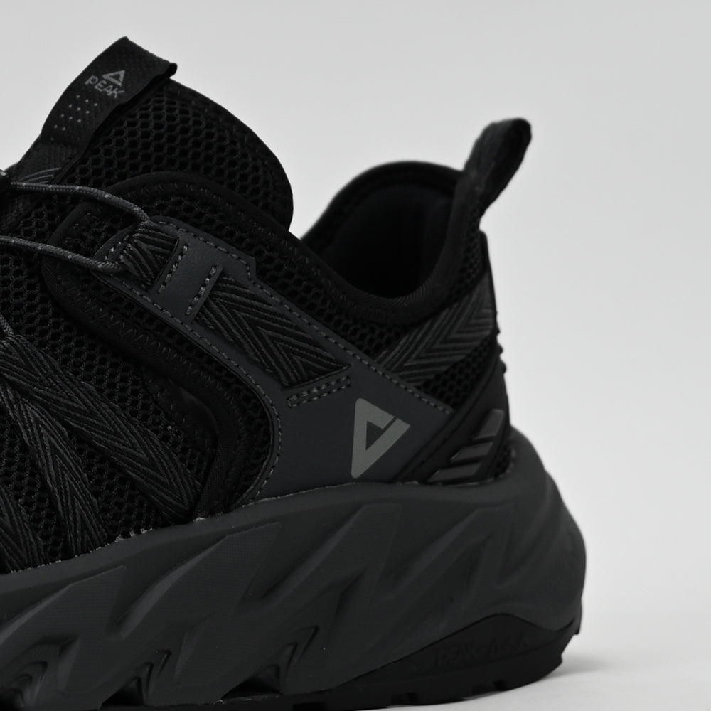 PEAK FOOTWEAR