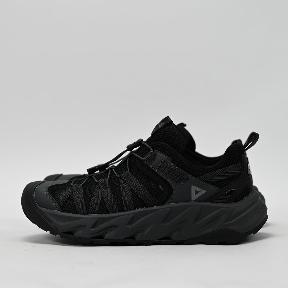 PEAK FOOTWEAR