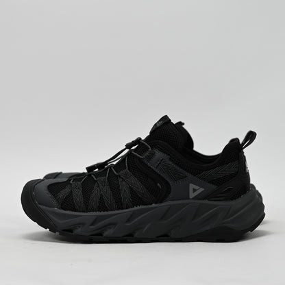 PEAK FOOTWEAR