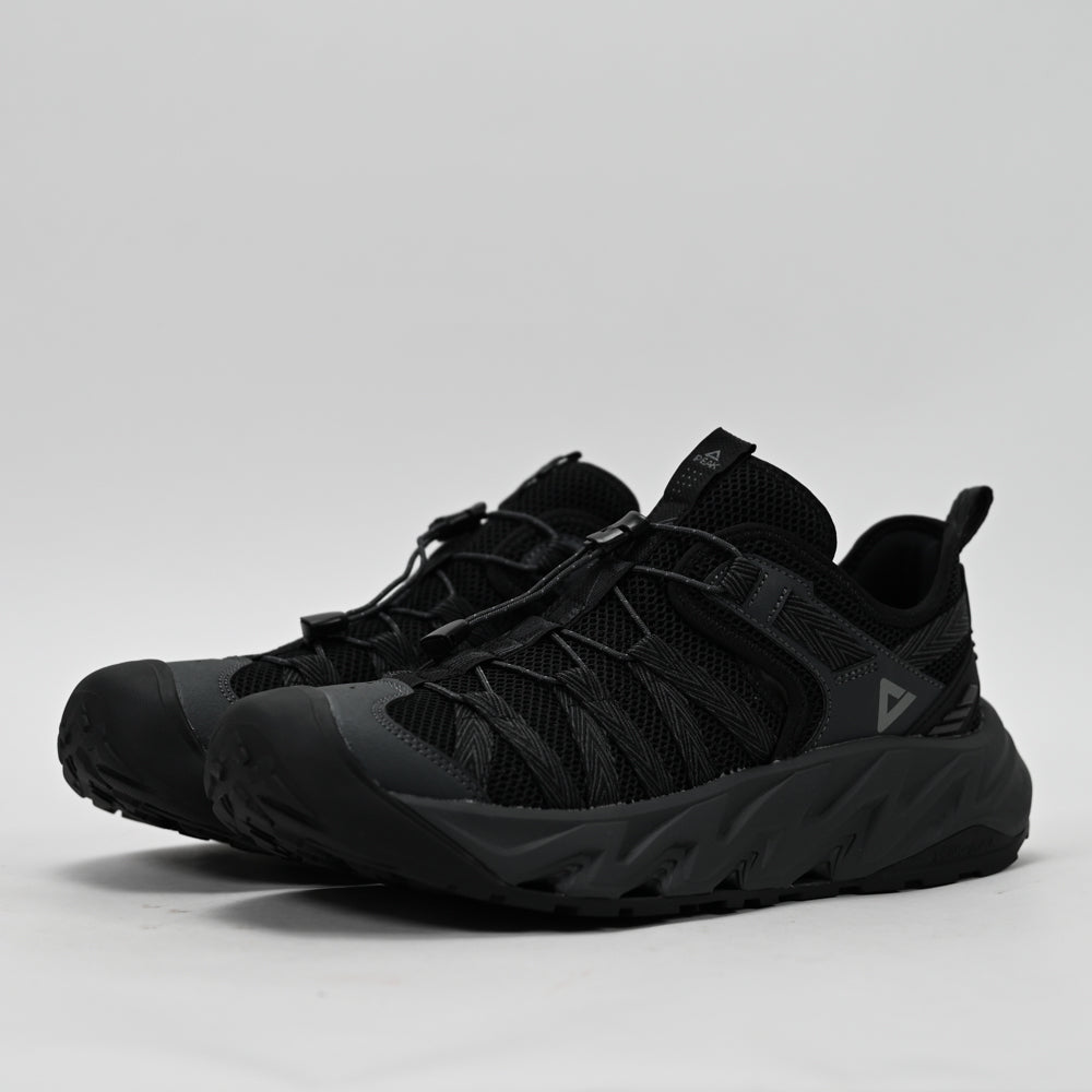 PEAK FOOTWEAR