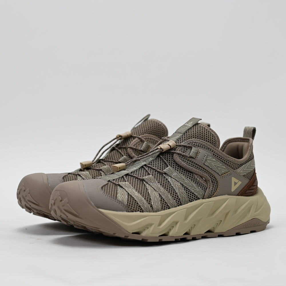 PEAK FOOTWEAR