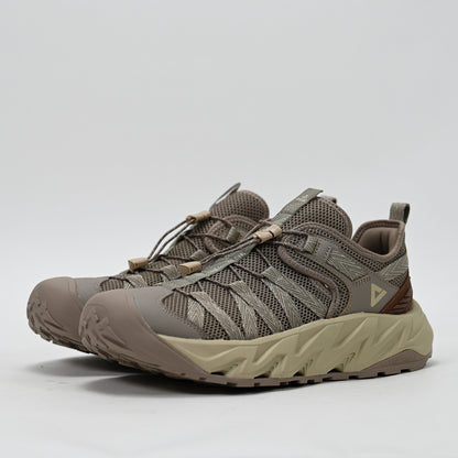 PEAK FOOTWEAR