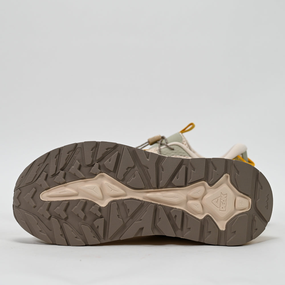 PEAK FOOTWEAR