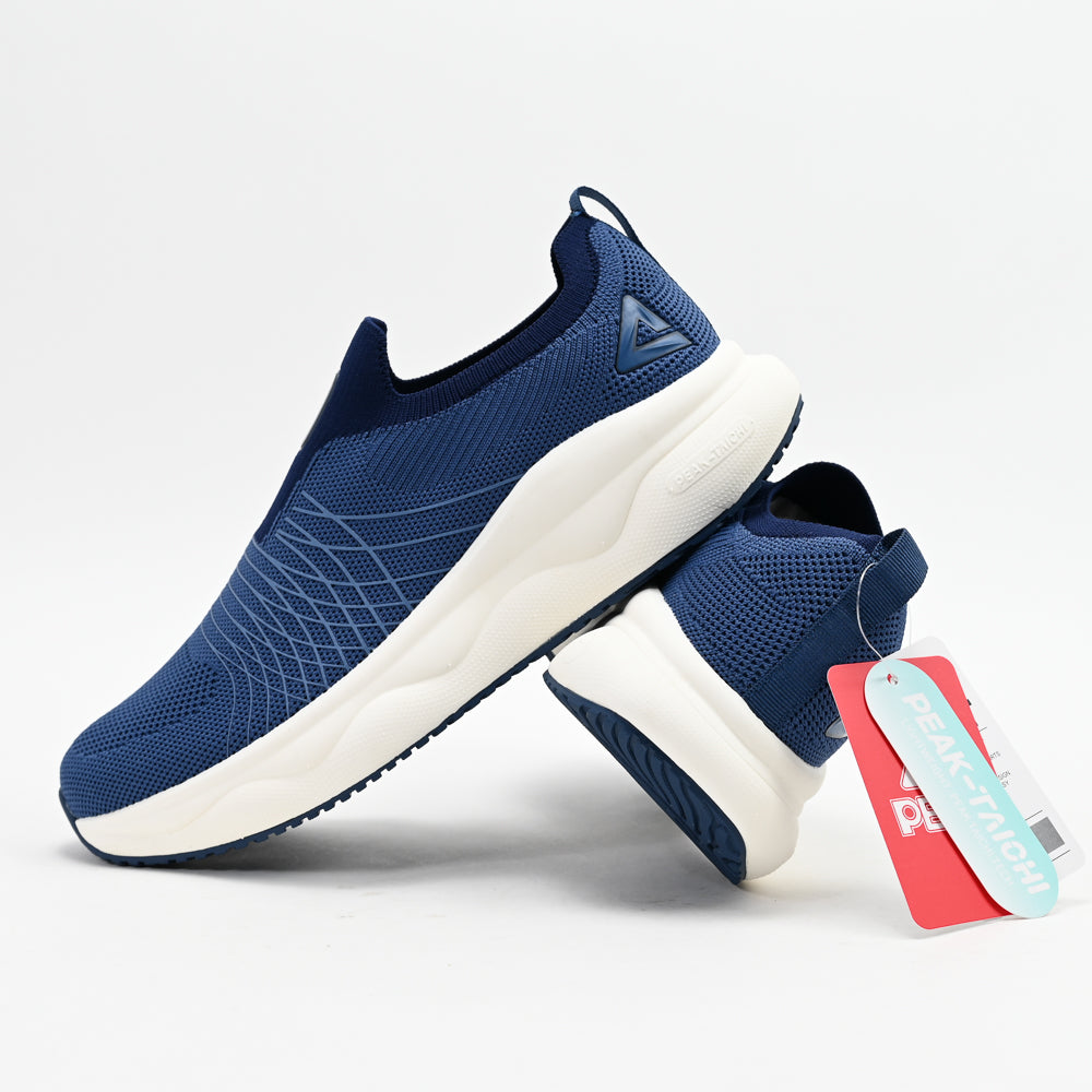 PEAK FOOTWEAR