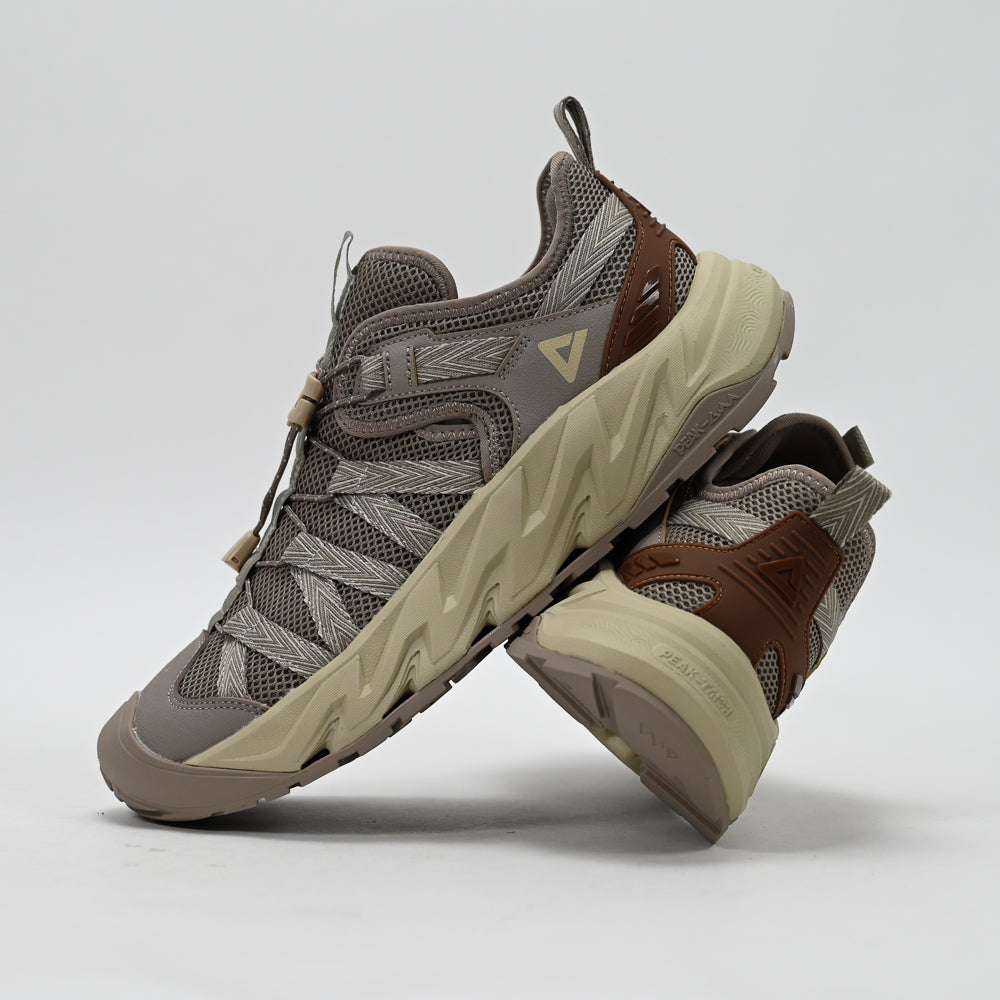 PEAK FOOTWEAR