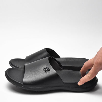 PUCA SLIPPERS CRATER BLACK.   10933